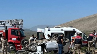 Van'da feci kaza! İki araç çarpıştı: 4 kişi öldü, 2 kişi yaralandı