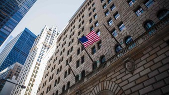New York Fed: Firmalar gümrük vergisi maliyetlerini müşteriye yansıtıyor