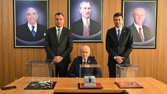 MHP Genel Başkanı Devlet Bahçeli, Ülkü Ocakları’nı ziyaret etti: Hatıra fotoğrafı çektirdi