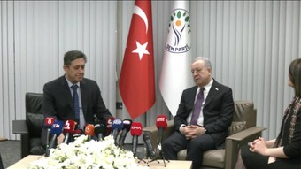 MHP'den DEM Parti'ye bayram ziyareti: MHP'li Sadir Durmaz'dan "demli çay" şakası (Video)