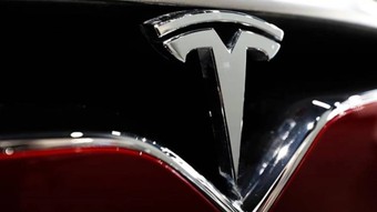 Trump ile Elon Musk kavgası:  Tesla hisseleri kayıplarının bir kısmını telafi etti