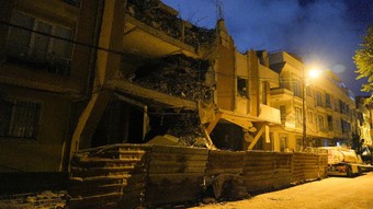 Avcılar'da 6 katlı binada kısmi çökme meydana geldi