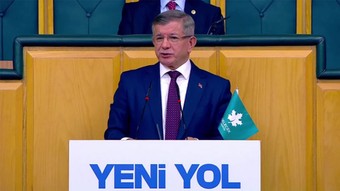 Ahmet Davutoğlu: Yeter ki Gazze’ye gidecek yolu bize açın, şehit düşeceksek onlarla şehit düşelim