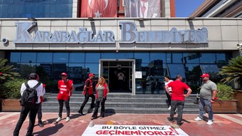 İzmir'de iki belediyede 2 bin 700 işçi iş bırakma eylemi yaptı