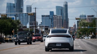 Tesla, otonom taksiler dönemini resmen başlattı