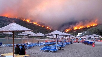 Yunanistan’ın Sakız Adası’nda korkutan orman yangını: Köyler tahliye edildi
