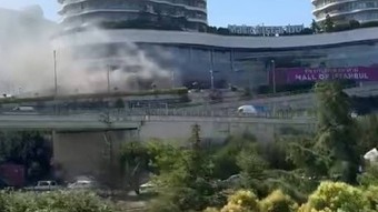 SON DAKİKA... İstanbul'da ünlü AVM'de yangın (Video)