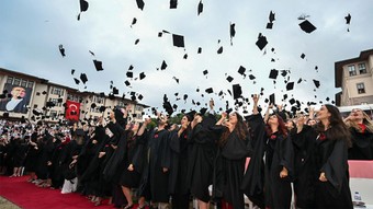 Koç Üniversitesi 31’inci dönem mezunlarını verdi