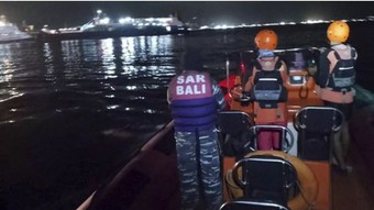 Bali adası açıklarında feribot battı! 61 kişi kayboldu