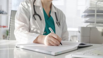 Doktorlar için yeni dönem! Aynı anda iki hastanede çalışma hakkı geliyor