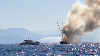 Bodrum'da tekne yangını: Turistler kurtarıldı, tekne sulara gömüldü (Video)