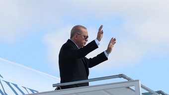 Cumhurbaşkanı Erdoğan, Ekonomik İşbirliği Teşkilatı zirvesi için Azerbaycan'da