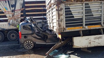 Adana'da TIR'a arkadan çarpan araçtaki beş kişi hayatını kaybetti