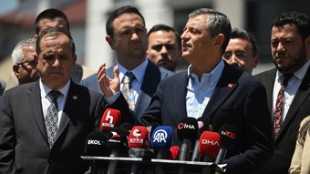 Özgür Özel, Bolu'daki otel yangını davasının ilk duruşmasına katıldı