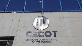 El Salvador'daki hapishaneye sınır dışı edilen göçmenler ABD'nin kontrolünde!
