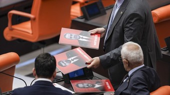 TBMM Genel Kurulu toplandı: "Hak, hukuk, adalet" sloganları atıldı