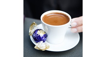 Kahve Dünyası, gerçekleştirdiği anketle çikolataya en çok Türk kahvesinin eşlik ettiğini ortaya koydu