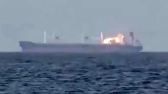 Kızıldeniz’deki yük gemisinin vurulma anı ortaya çıktı (Video)