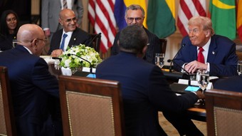 Trump'tan resmi dili İngilizce olan Liberya Devlet Başkanı'na: Bu kadar güzel İngilizce konuşmayı nereden öğrendin?