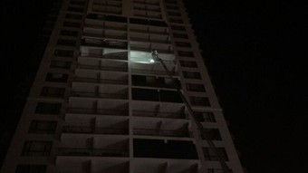 Ankara'da 26 katlı binada yangın: Ekipler sevk edildi