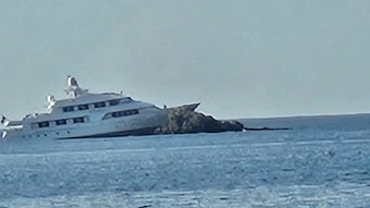 Bodrum'da motoryat kayalıklara çarptı: Kurtarma çalışması başlatıldı