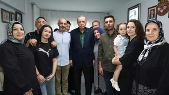 Cumhurbaşkanı Erdoğan, şehit ailelerini ziyaret etti