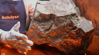 Kızıl gezegenin nadir parçası! Sotheby's Mars'tan gelen meteoru açık artırmaya çıkardı