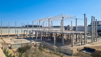 Akdeniz Prefabrik, 8 katlı bina yüksekliğindeki kolonları tek parça üretip montajlıyor