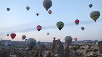 Kapadokya’da balon turlarına rüzgar engeli: İptal edildi