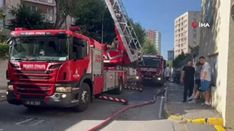 Bağcılar'da 15 katlı binada yangın: İçeride mahsur kalanlar tahliye edildi