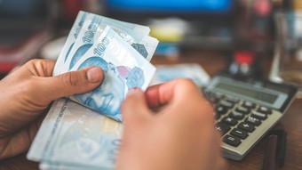 Enflasyonda hedefler tutmuyor ama kamu memur zammında 12’den vuruyor