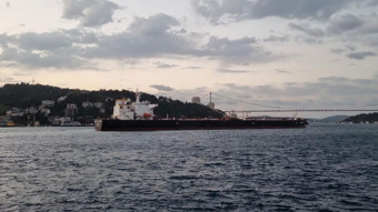 İstanbul Boğazı'nda petrol tankeri arıza yaptı! Boğaz çift yönlü gemi trafiğine kapatıldı