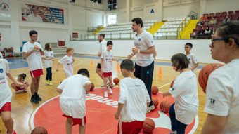 Anadolu Efes’in One Team Projesi Antalya’da özel sporcularla buluştu