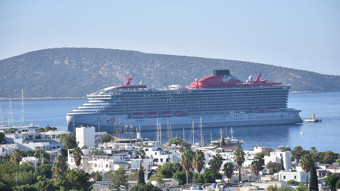 Bodrum'a 2 kruvaziyer ile 2 bin 611 yolcu geldi
