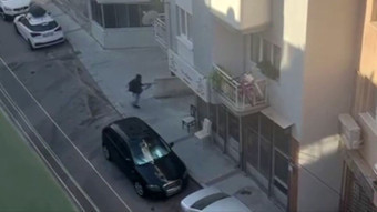 İzmir'de polis karakoluna saldırı gerçekleştiren saldırganın annesi, babası ve iki arkadaşı gözaltına alındı