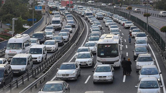 Trafiğe kaydı yapılan taşıt sayısı yıllık bazda yüzde 14,8 azaldı
