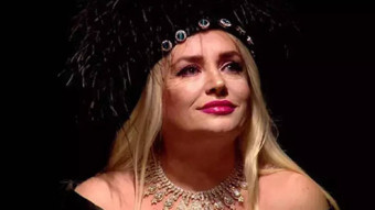 Banu Alkan'ın kardeşi, dengesini kaybederek düştü; başını kaldırıma çarpıp hayatını kaybetti