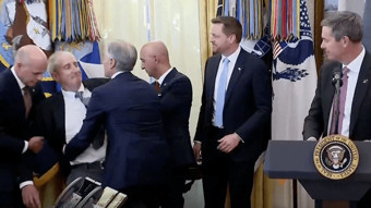 Trump'ın toplantısında korku dolu anlar! İlk müdahaleyi Mehmet Öz yaptı