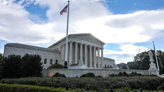 ABD'de eşcinsel evlilikleri yasallaştıran kararın iptali istemini reddedildi