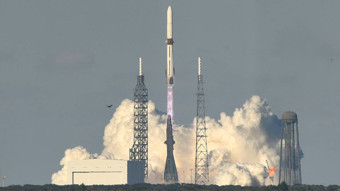 Milyarderlerin uzay yarışı: Jeff Bezos'un şirketine ait roket Mars görevi için uzaya fırlatıldı (Video)