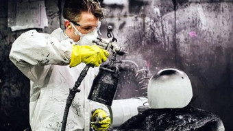 114 yıl sonra üretimi durduruyor: Kraliyet ailesine kask üretiyordu!