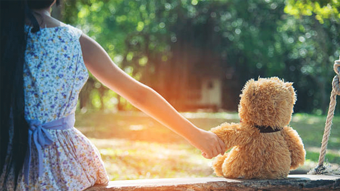 Yapay zekalı oyuncak ayı raflardan indirildi!