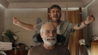 Haluk Bilginer ve Feyyaz Yiğit'in başrollerini paylaştığı Yan Yana filmi gişede "artış" rekoru kırdı