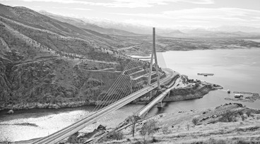 Köprü uzmanı Gülsan - Resim : 1