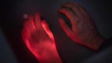 Alman bilim insanları sahte elle beyni kandırdı! Acı hissedilir derecede azaldı
