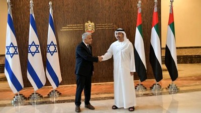 BAE ve İsrail, Abu Dabi'de ticari anlaşmalara imza attı