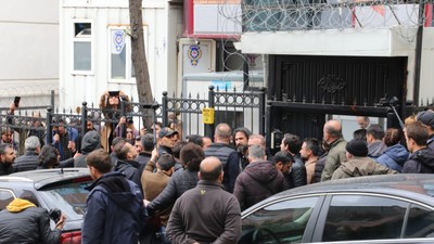 HDP Genel Merkezi önünde arbede: 6 gözaltı