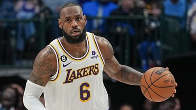 LeBron James'ten bir ilk: NBA tarihine geçti
