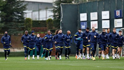 Fenerbahçe'de Sevilla maçı kamp kadrosu açıklandı