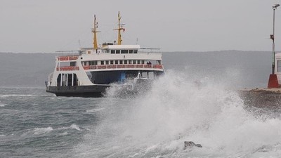 Gökçeada ve Bozcaada feribot hatlarında sefer iptalleri